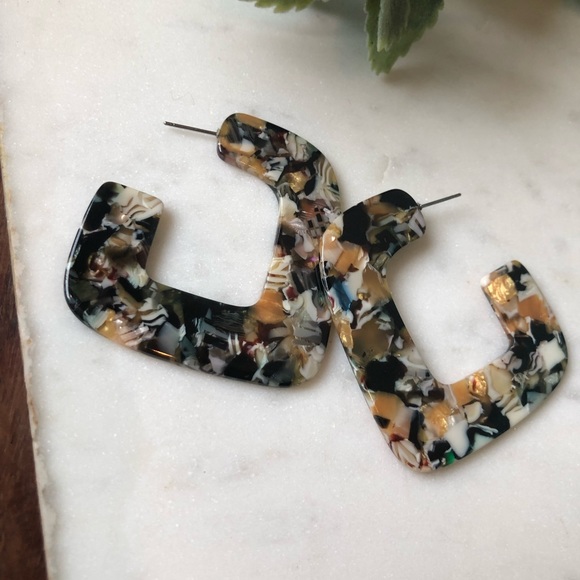 The Emery - Acrylic Geometric Hoops - Picture 3 of 5